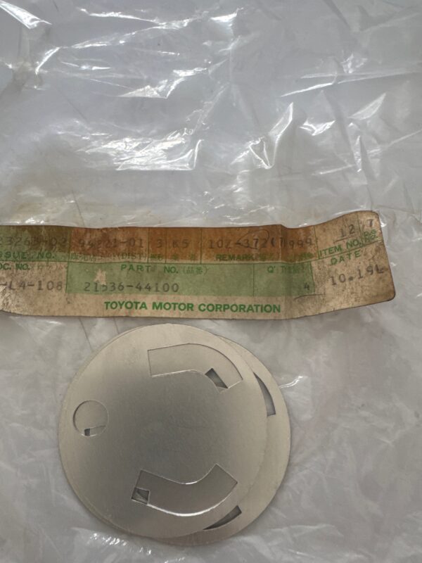 21536-44100 CARBURETOR, toyota