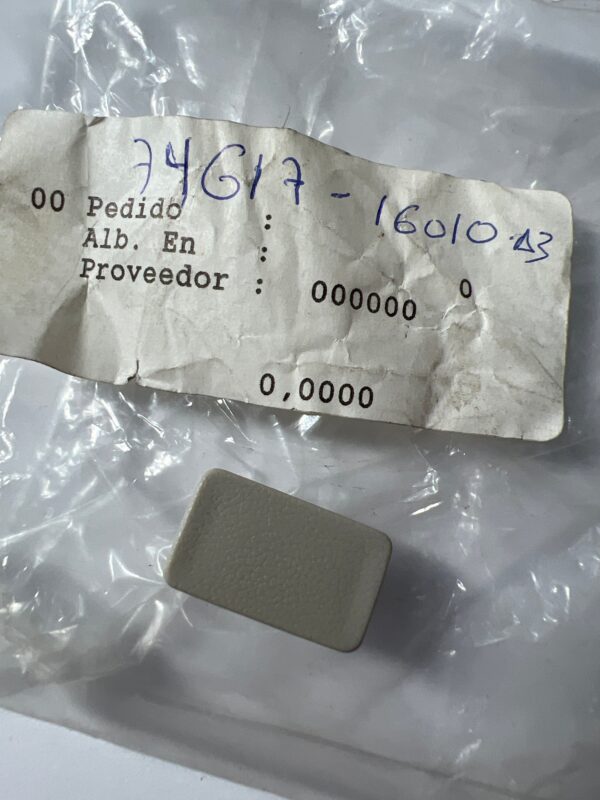 74617-16010, TAPON  EMPUNADURA AUXILIAR PUERTA POSTERIOR, Toyota - Lexus