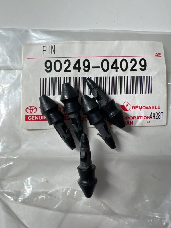 90249-04029, PASADOR TABLERO INSTRUMENTOS NO1, Toyota - Lexus