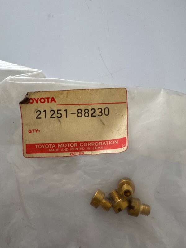 21251-88230 CARBURETOR, toyota