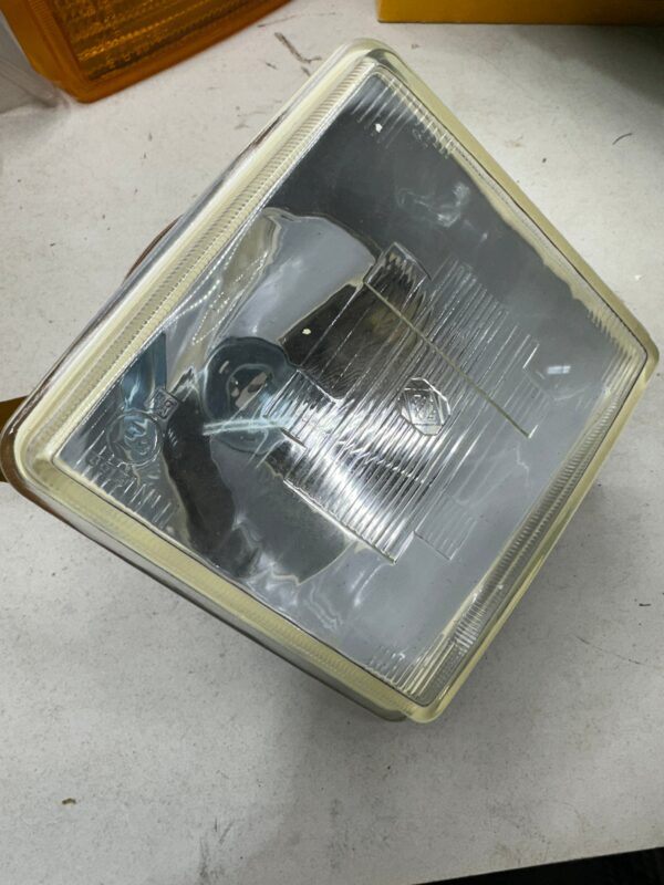 Faro interior izquierdo RENAUL 12 F061709A