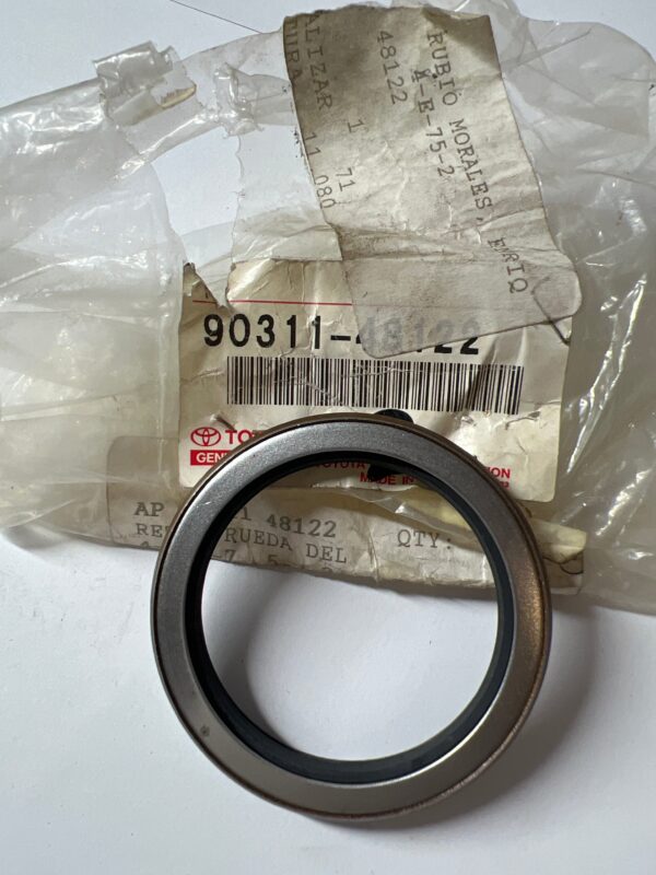 90311-48122, SELLO ACEITE (CUBO DEL EJE DELANTERO), Toyota - Lexus