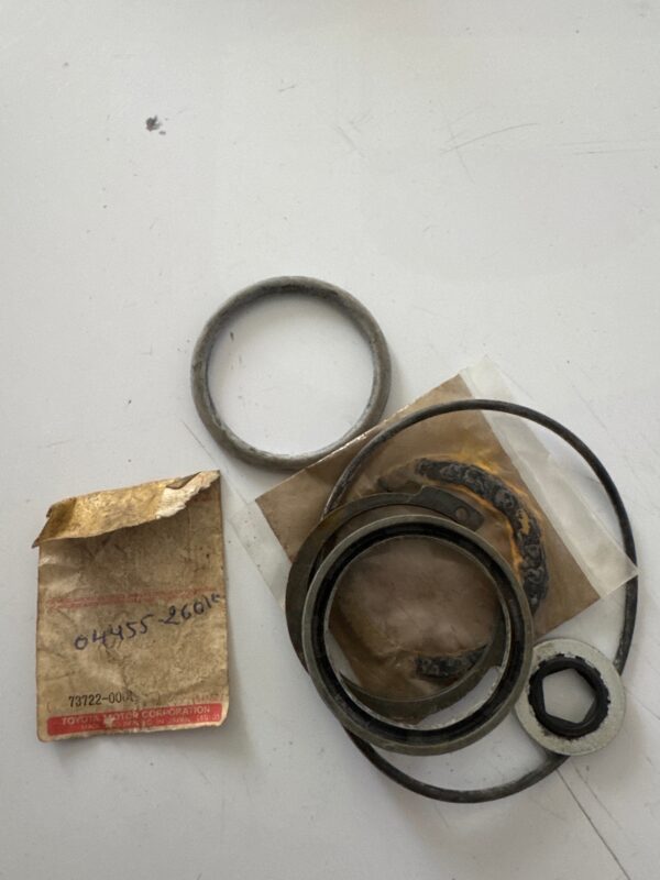 04455-26010 FRONT STEERING GEAR & LINK, toyota
