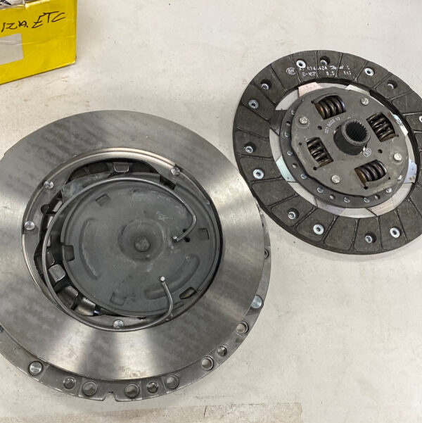 Clutch Kit VOLKSWAGEN GOLF I GTI LUK 621028316