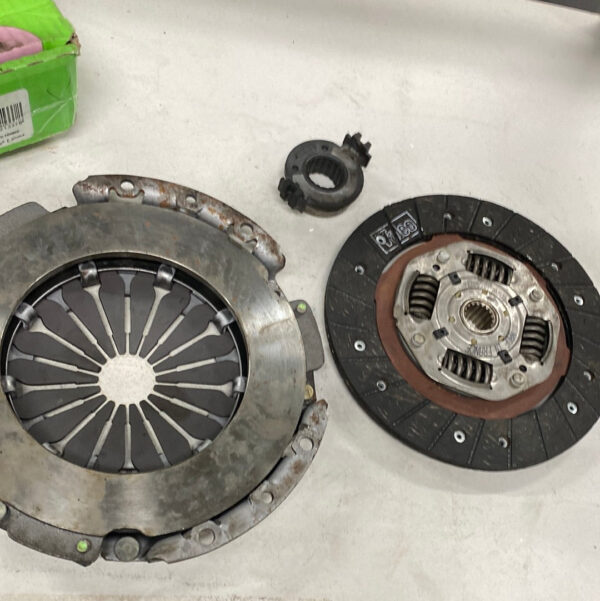 Clutch Kit CITROEN BERLINGO VALEO 821337